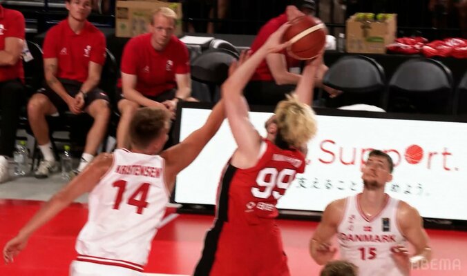 【写真・画像】河村勇輝や富樫勇樹のお株を奪う？ 新星PGが“ステップバック・ディープスリー”を炸裂！「めっちゃ綺麗」「最高！」ハーパージュニアのタフショットが話題【バスケ男子代表】　1枚目