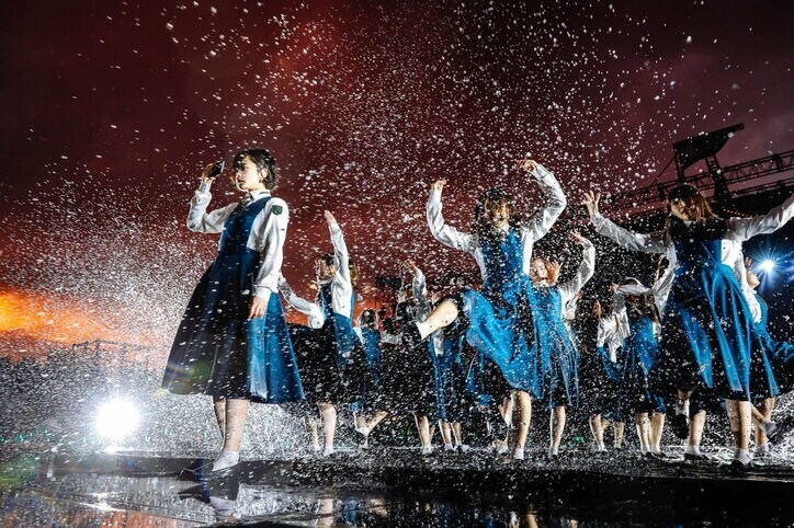雨と210トンの水演出で国民全員が濡れた! 欅坂46『欅共和国2019』はアンコールなしのセトリで20曲を熱演