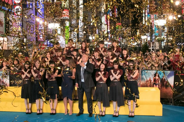 乃木坂46・西野七瀬、歌舞伎町で突然のアカペラ&ダンスに「恥ずかしい」と照れ笑い