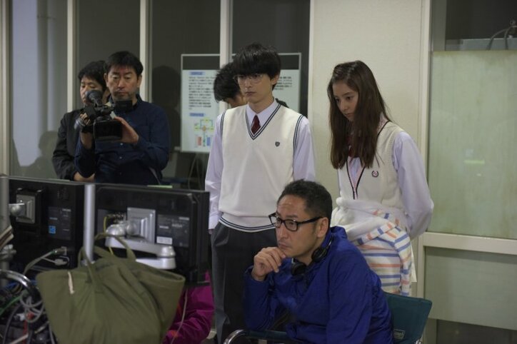 吉沢亮がリラックスした表情で笑う『あのコの、トリコ。』オフショット＆メイキングカット一挙解禁