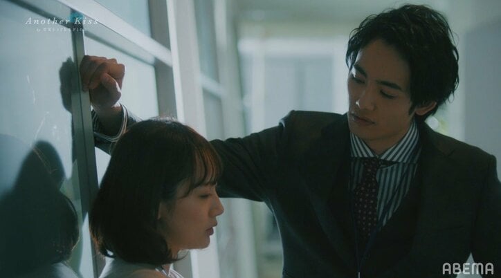 ずっと好きだった相手とベッドで何度も交わす熱いキス「俺だけ見てて」