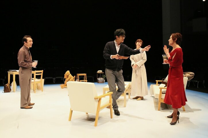 大竹しのぶ、稲垣吾郎ら出演『LIFE LIFE LIFE～人生の3つのヴァージョン～』本日開幕