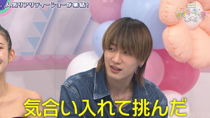 【写真・画像】ナイトプールで超いちゃつき　2枚目