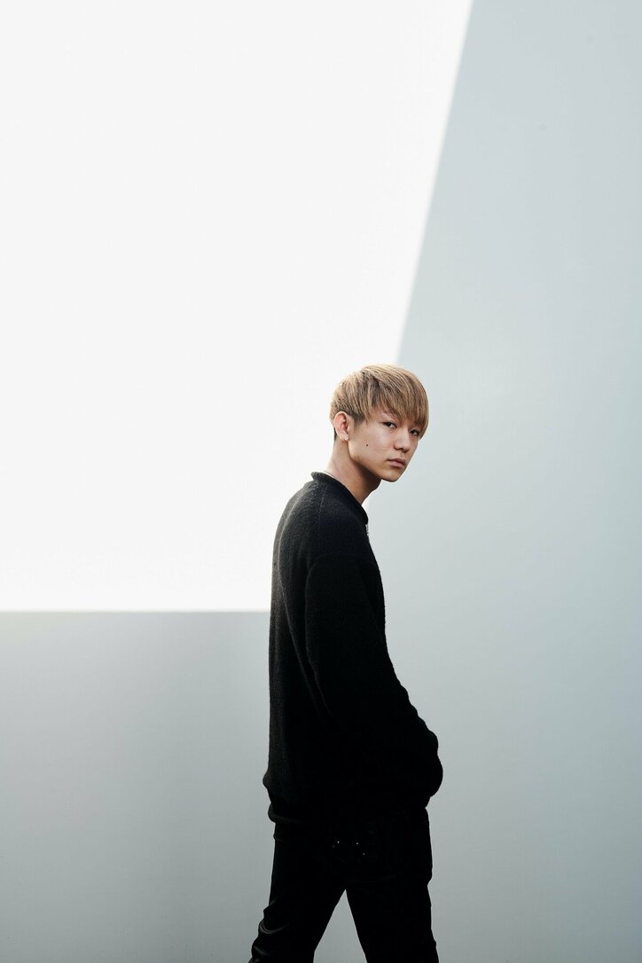 19歳の若き新鋭アーティスト・YOSHIKI EZAKI、 1stアルバムから先行配信曲「sweet room」をリリース！