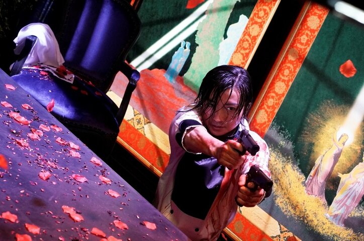 玉城ティナに便器を「舐めろ」 藤原竜也 史上“最狂”の演技を見せる!?映画『Diner ダイナー』よりキャラクター動画到着