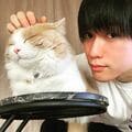 THE RAMPAGE藤原樹、“猫の日”に愛猫マースとのほのぼの2ショット公開「猫になりたい」「可愛い過ぎ」と反響