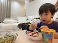 アレク、約4100円の高級焼肉弁当を食べる息子に「それ、、、高えんだぞ」