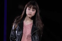 山本美月、美しく割れた腹筋&くびれに「セクシー」「スタイル抜群」と絶賛の声