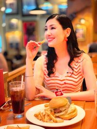 AHN MIKA『バカンス2日目・街ブラ』