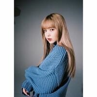 藤田ニコル、金髪赤リップ＆青ニット姿に反響 「大人で可愛いすぎる」「美しすぎてヤバい」の声