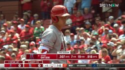 大谷翔平の周りには危険がいっぱい？捕手が弾いたボールを踏んであわや捻挫のひやひやシーン