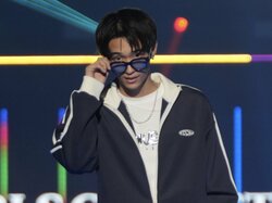 沢村一樹の次男・身長184センチの野村康太、抜群のスタイルにうっとり「康太くんかっこいい！」サングラスを外すクールな決めポーズも