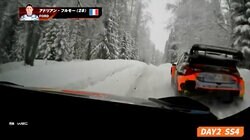 クラッシュした車が目の前に…世界最速ラリーで危機一髪！ 超一流の腕が光った“神業回避”の瞬間