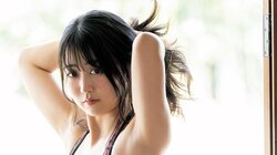 “グラビア界のニューヒロイン”福井梨莉華、花柄ビキニで魅せる二十歳のフレッシュさ『FLASH』登場