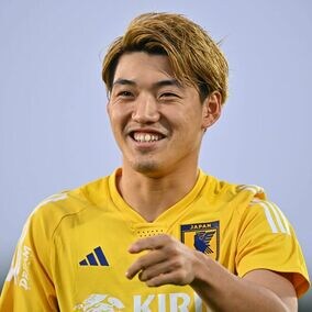 「新年までは友達じゃないよ」堂安律が“決別宣言”のチームメイトに流暢な英語で応戦「ドイツ代表にはクレイジーな選手ばかり」