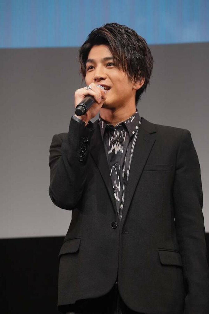 岩田剛典＆杉咲花、E-girlsの生パフォーマンスに大興奮！『パーフェクトワールド 君といる奇跡』公開直前イベント開催 4枚目