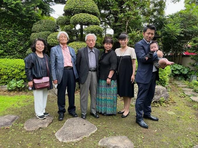  だいたひかるの夫、お食い初めでの家族ショットを公開「あれから9年…」  1枚目