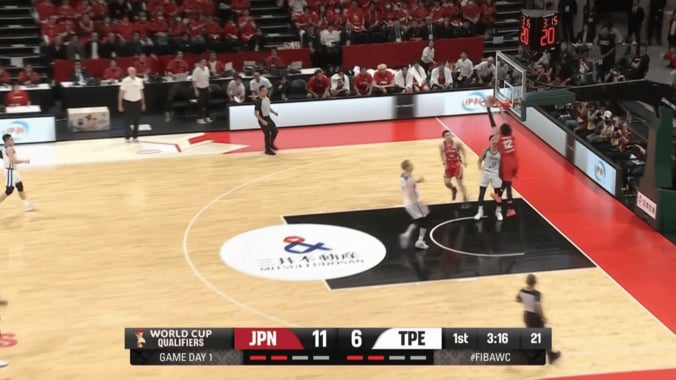 アリーナ大熱狂！富永啓生→渡邊雄太で“ワールドクラスのアリウープ”「痺れたねぇ」「飯３杯いける」NBA挑戦組の神連携【バスケ日本代表】 3枚目