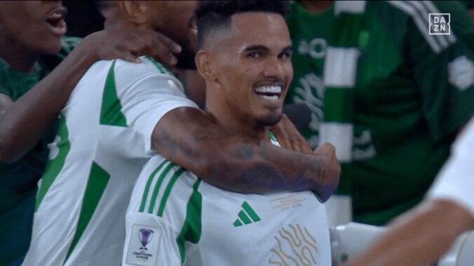 ACLE決勝で騒然！アル・アハリ80億円FWが“驚愕カーブ弾”を川崎ゴールに突き刺した瞬間「個の暴力すぎる」「ゲームのシュートやん」「凄すぎない？」 3枚目