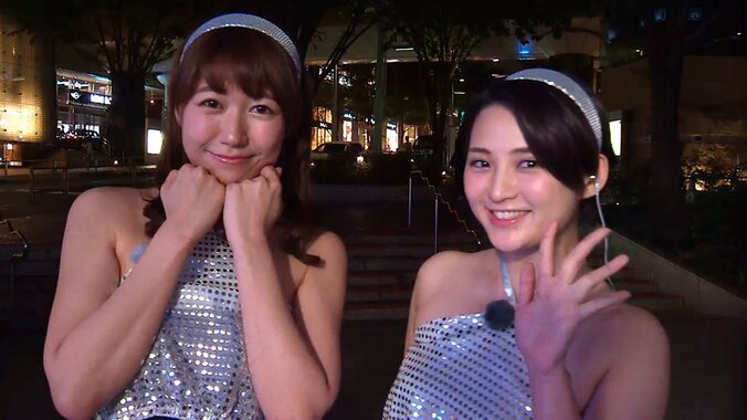 Iカップ穂川果音と貧乳横綱・鈴木咲がコスプレ「AI対決」 1枚目