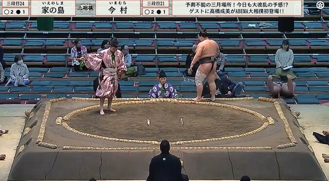 「お姉さんのひざ元まで」巨漢力士が土俵の外へダイブ 館内“ヒヤリ”驚きの声も 5枚目