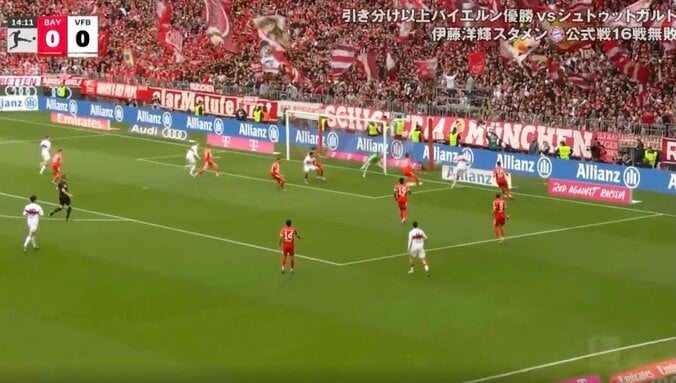 場内騒然！ 伊藤洋輝、思わず二度見する“神プレー”「冷静だな」「そこは伊藤」完璧ポジショニング→“カバーリング”炸裂でピンチ阻止 2枚目