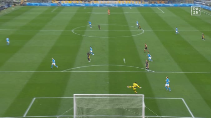 「ありえない…」GK鈴木彩艶、“60m級キック”で開始33秒ゴールを演出！驚愕プレアシストに「NFLのクォーターバックだ」「戦術ザイオン炸裂」 3枚目