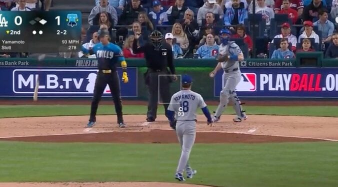 【写真・画像】もうワケわからん！ 山本由伸に“打者が混乱”「カモられてる」 完璧投球で翻弄→思わず首を傾げる“3球三振”「これは打てん」　1枚目