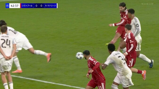 【映像】無回転弾丸ミドルを片手でセーブした瞬間