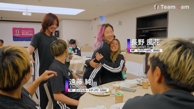 「泣けてきた」なでしこ復帰の清水梨紗と遠藤純、チームメイトと感動ハグ「待ってました！」「秘密兵器だ」再会の舞台裏が話題 3枚目