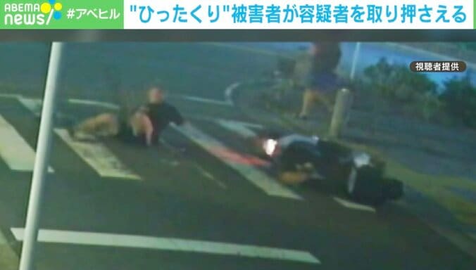 【写真・画像】逃げるバイクに飛びかかる！ ひったくり現行犯逮捕の瞬間 ジム経営者、執念の追跡　1枚目