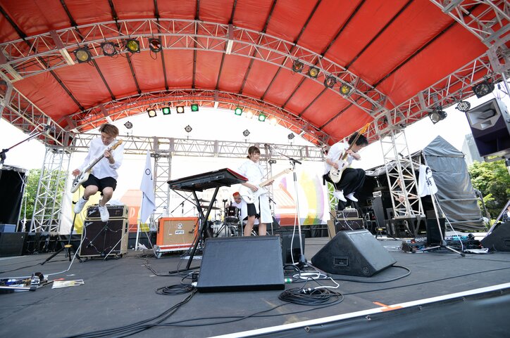ゲスの極み乙女。、サカナ、THE BAWDIESらにオーディエンス歓喜 ライブ写真とセットリストを公開【メトロック2016 東京開催day1】