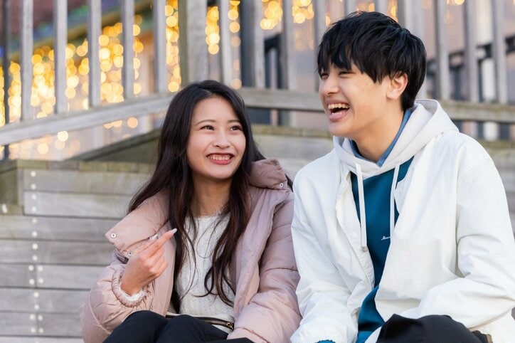 夜のプールでぎゅっ「付き合った子も手を繋いだことしかないのに…」年上女子との密着スキンシップに男子高生が大興奮