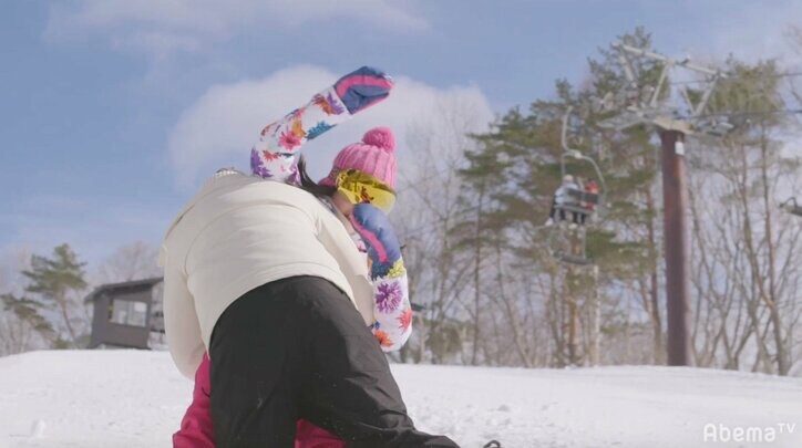 平祐奈の顔の雪をはらって…磯村勇斗のツンデレ対応がゲレンデも溶けるレベル