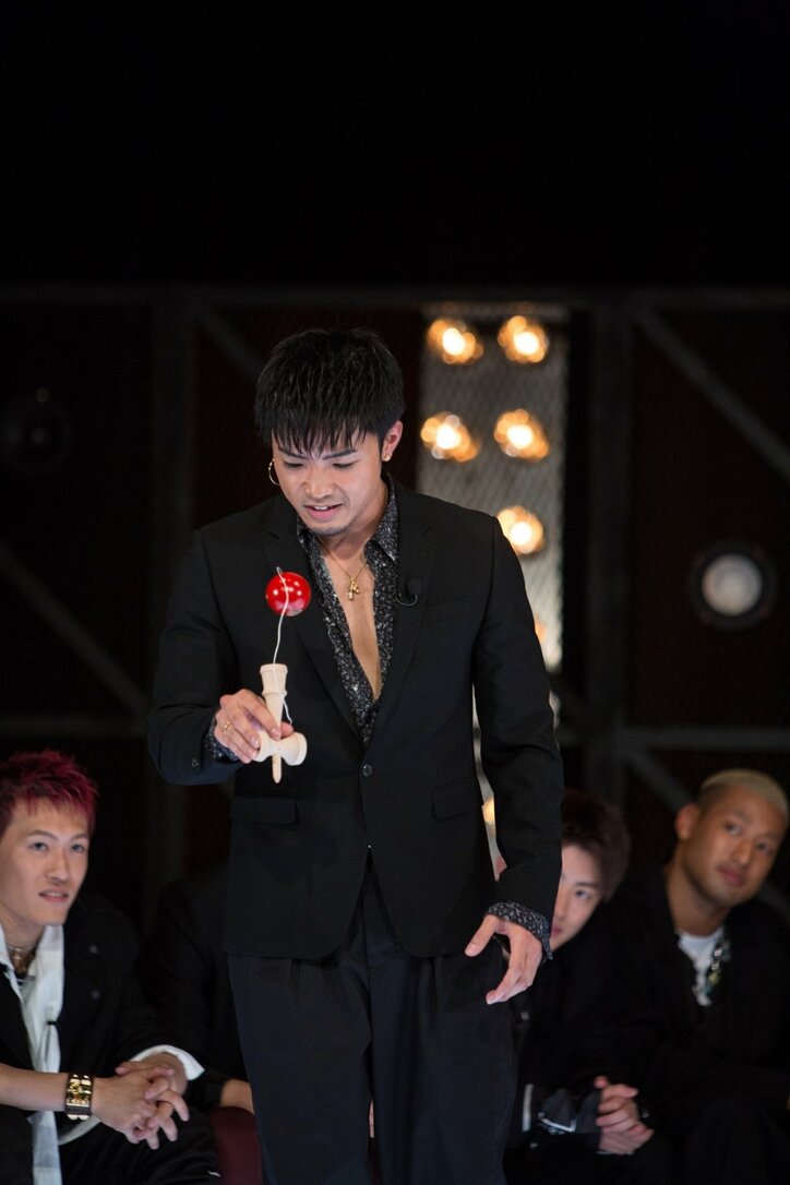 白濱亜嵐がEXILE黒木に馬乗りに！？ AbemaTVでガチ対決