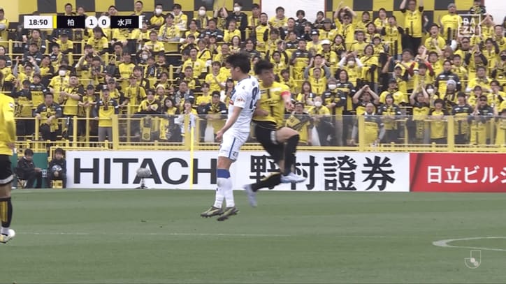 事故的に衝突した2人