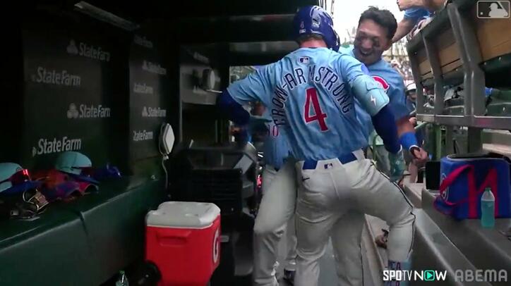 【写真・画像】予想外の光景！鈴木誠也の24号で“ほっこり一幕”　観客がHRボールを神キャッチ→歓喜のリアクション　1枚目