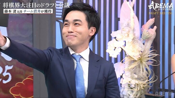 【写真・画像】弟弟子争奪！？熾烈な“兄弟対決”は菅井竜也八段に軍配！会場に響いた「っしゃー！」にファン爆笑「ドヤァの菅井」／将棋・ABEMAトーナメント2025　1枚目