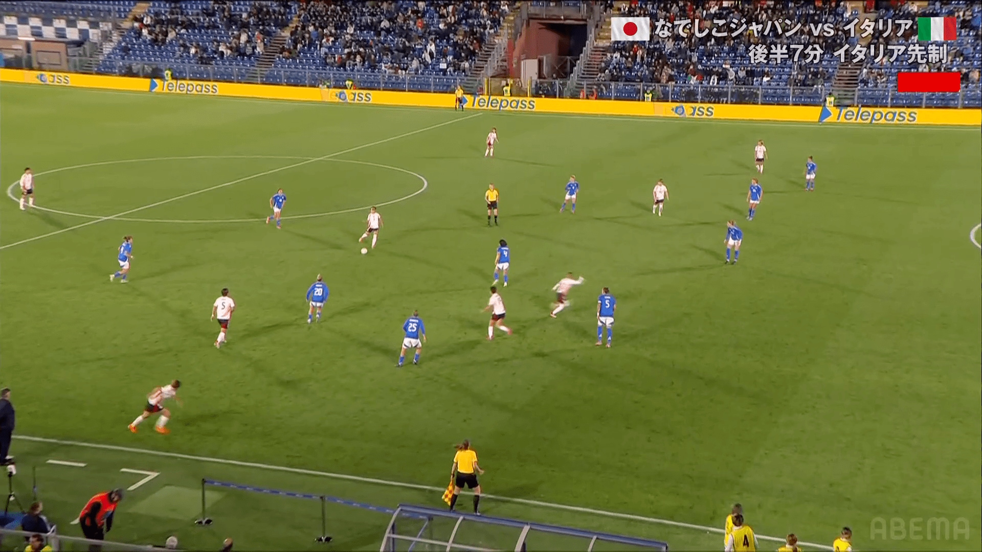 一気に裏に抜け出す長谷川唯