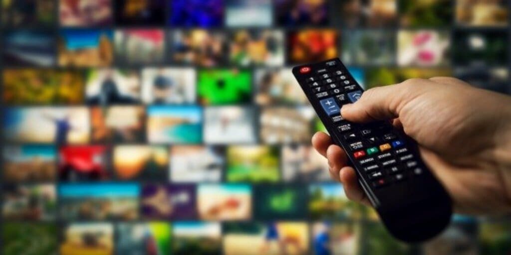 2023年の「テレビに関する調査結果」を発表 3人に1人はスマホやPCをいじりながらの「ながら見」