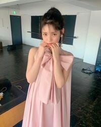 「び、美だ...」「最高に可愛いよ」「お顔が天才」道重さゆみのキュートなオフショットにファン歓喜