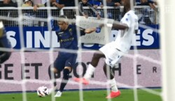 伊東純也、“高性能クロス”で中村敬斗の偉業達成をアシスト！ ランス兄弟の鮮烈ゴールに「ホットラインきた！」「止まらんやんこの人たち」の声