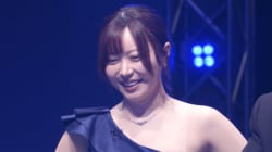「お綺麗です」Mリーガー東城りおが小籔主催ポーカー大会に電撃参戦！ “いつもと違う”妖艶ドレス姿にファン歓喜