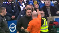 イエローは選手じゃなくて監督！ハンド疑惑で一斉に猛抗議のなか審判が取った驚きの行動　三笘薫の指揮官がカード累積で次節出場停止になるも「自分がいなくてもチームに影響ない」