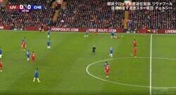 ”世界王者”同士にバトル勃発！「バチバチだな」「エグいな…」 アルゼンチン代表“中盤の要”2人が激しく削り合う瞬間　容赦ない肉弾戦にスタジアム騒然