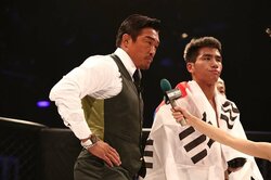 “日韓代理戦争”秋山成勲が、那須川天心を撃破！“コリアン爆撃機”ユン、驚異の強さも「実力の50％も出てない」