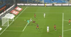 敵2人とクラッシュでも豪快ダイビングヘッド！ オナイウ阿道が今季初ゴール「ゴン中山→岡崎でど根性FWの系譜」「気合い入ってる」