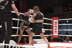 「顔面ボコボコ」「女子レベルじゃない」ノーモーションの右“ズドン”で衝撃ダウン 破壊力を物語る敗者の顔に戦慄