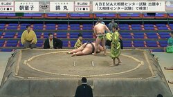 「起き上がれるか？」87キロ小兵力士、202キロの超巨漢を土俵に叩きつける 豪快白星に館内ざわめき