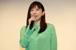 篠原涼子「日々、寂しいんです…」スキンシップ拒否する息子にしょんぼり
